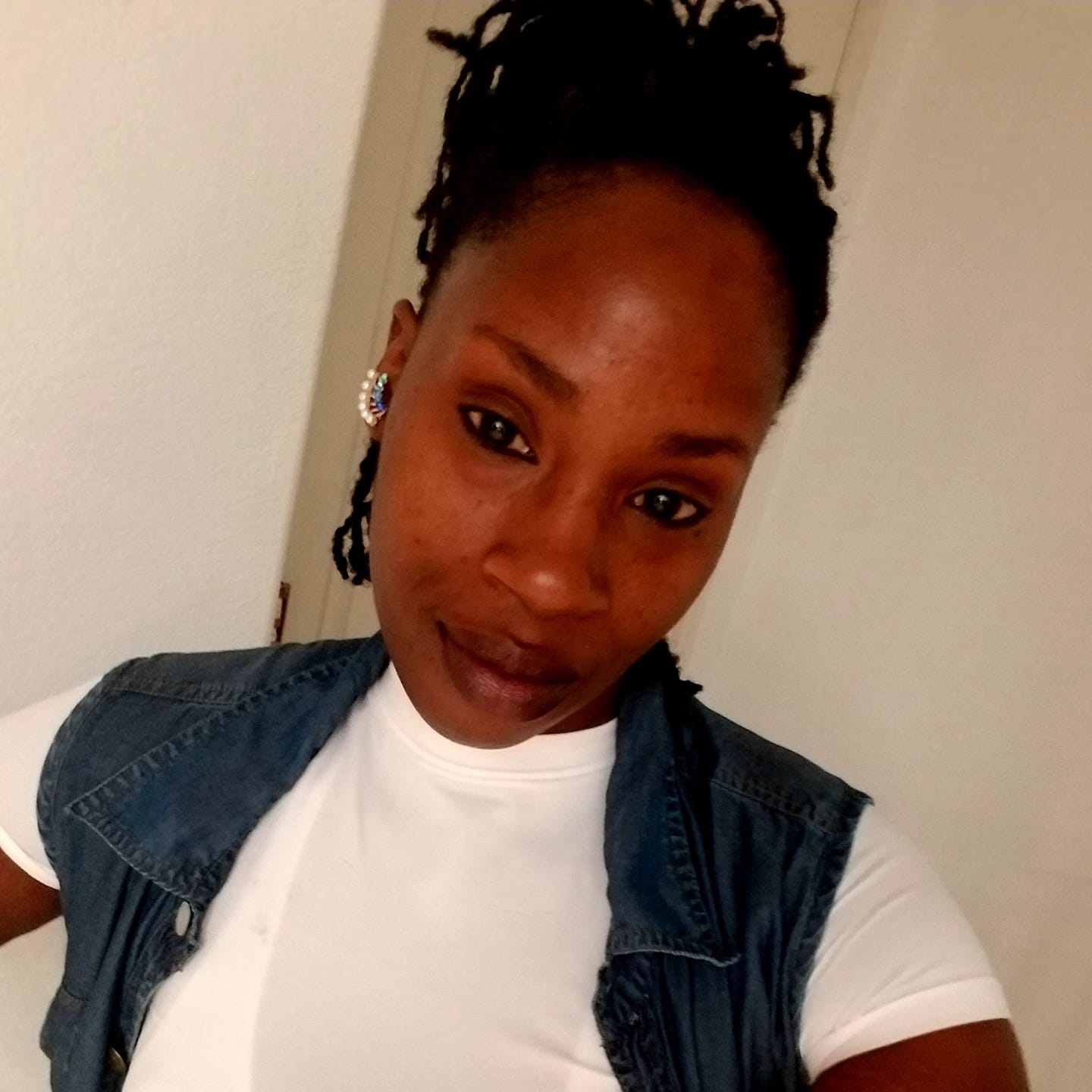 Portrait of Shannon Reed